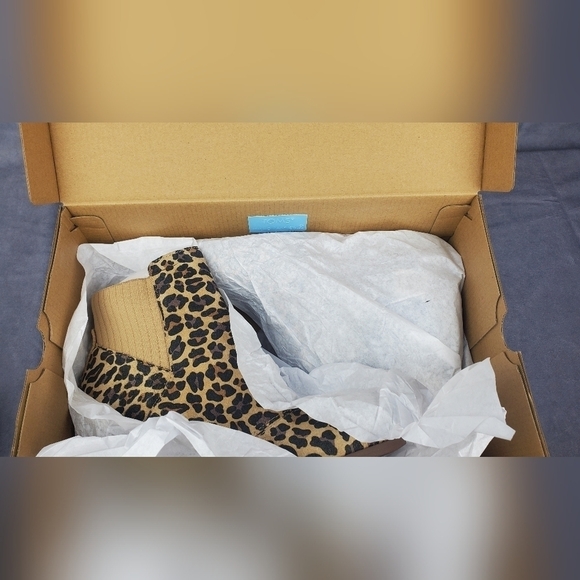 TOMS Sadie Tan Classic Leopard print Suede Women's Wedge heel Boot Size 8.5 - Picture 13 of 15